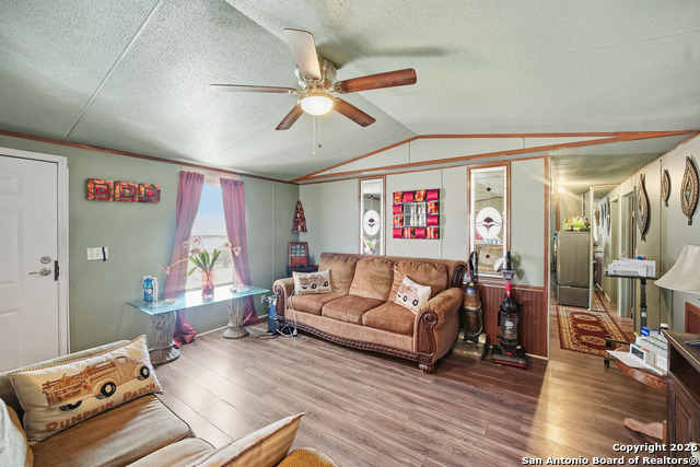 Listing photo id 22 for 4911 Jim Daniel