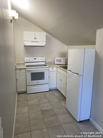 Image 10 of 17 For 232 Cornell Ave  201