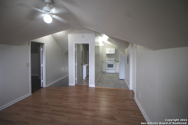 Image 7 of 17 For 232 Cornell Ave  201