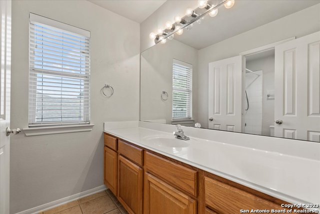 Image 20 of 28 For 208 Valona Dr