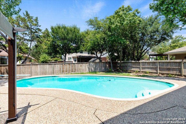 Image 26 of 28 For 208 Valona Dr