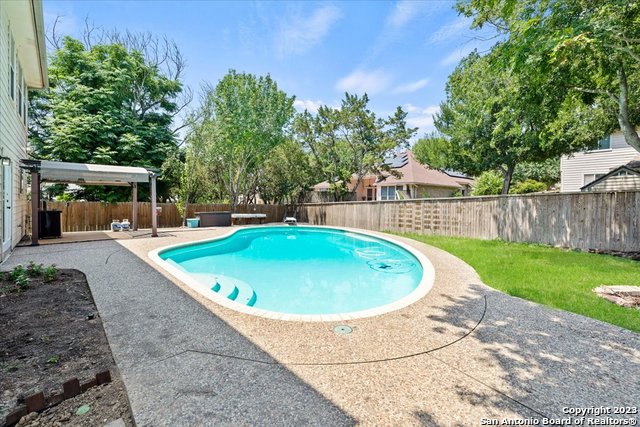 Image 27 of 28 For 208 Valona Dr