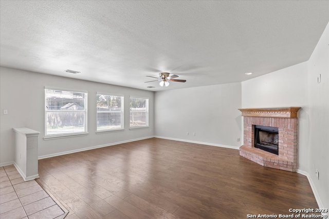 Image 6 of 28 For 208 Valona Dr