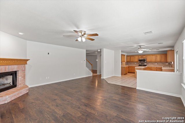 Image 7 of 28 For 208 Valona Dr