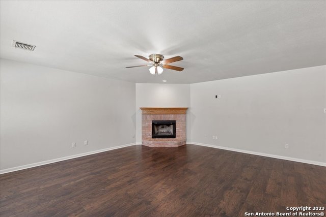 Image 8 of 28 For 208 Valona Dr