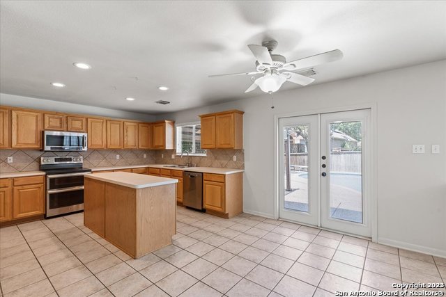 Image 9 of 28 For 208 Valona Dr