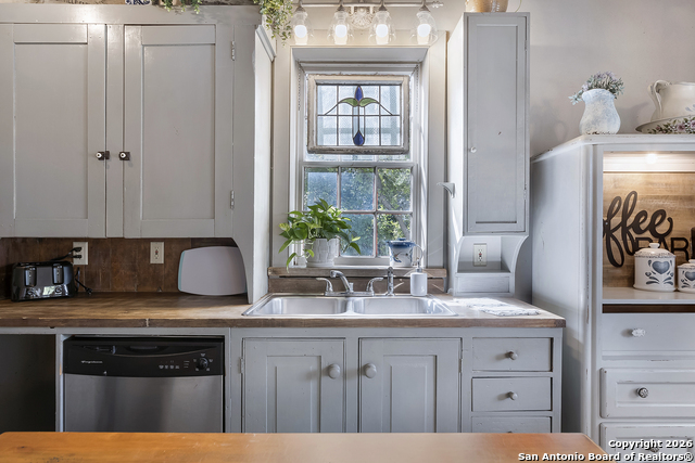 Image 11 of 25 For 104 Austin  