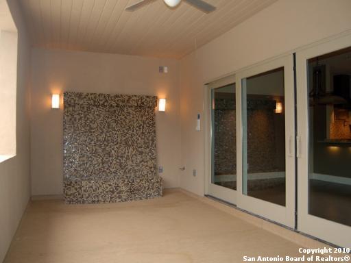 Image 13 of 29 For 215 Annie St  E