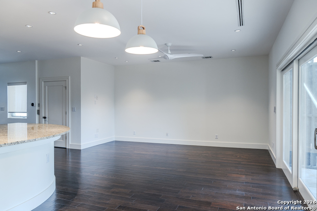 Image 17 of 29 For 215 Annie St  E