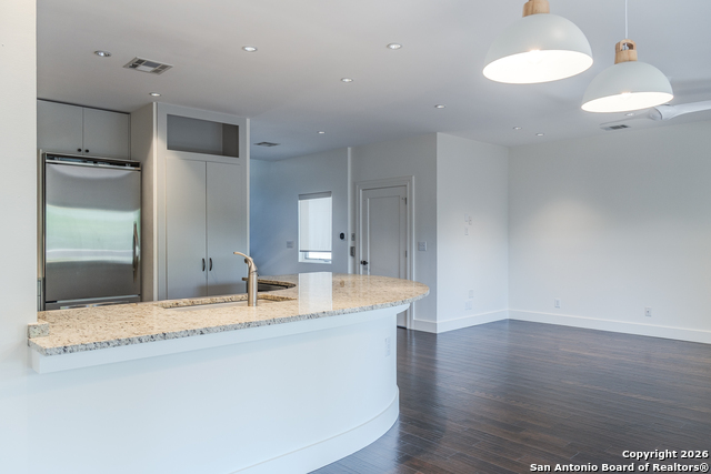 Image 18 of 29 For 215 Annie St  E