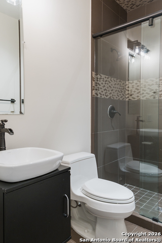 Image 24 of 29 For 215 Annie St  E