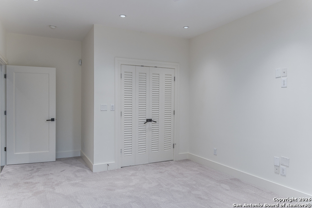 Image 4 of 29 For 215 Annie St  E