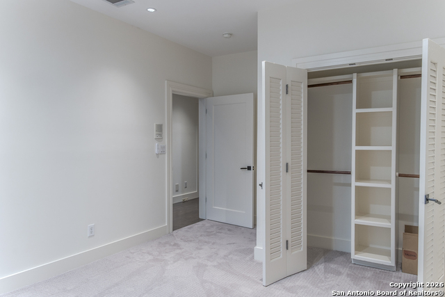 Image 5 of 29 For 215 Annie St  E