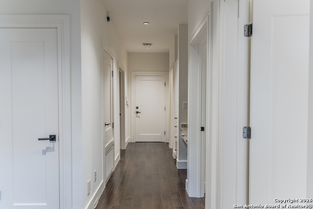 Image 6 of 29 For 215 Annie St  E