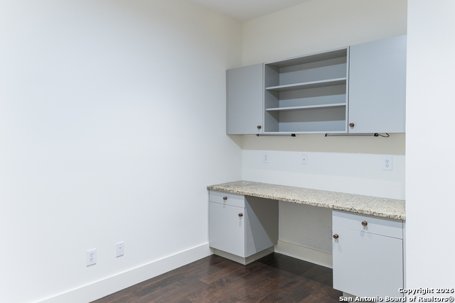 Image 8 of 29 For 215 Annie St  E