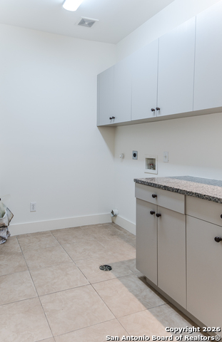 Image 9 of 29 For 215 Annie St  E