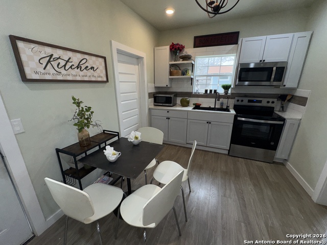 Image 2 of 16 For 647 San Gabriel N