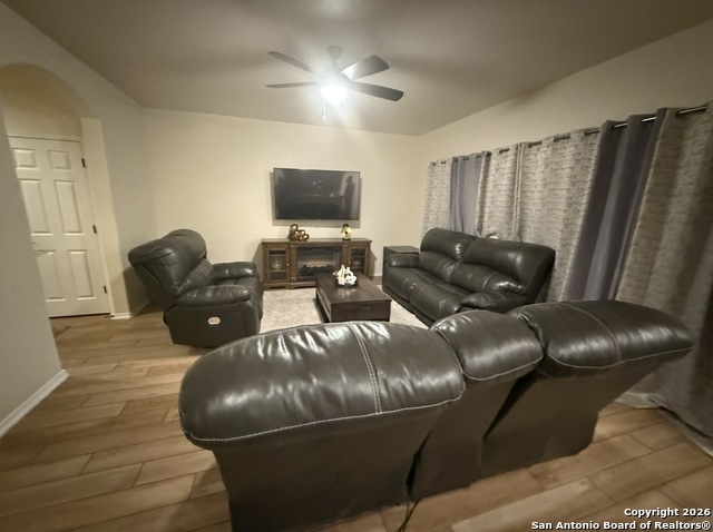 Image 12 of 31 For 114 Katy Way