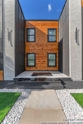 Image 3 of 36 For 1505 Woodlawn  3