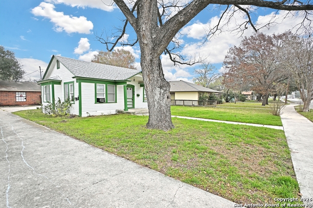 Image 2 of 18 For 968 Cedar E 100