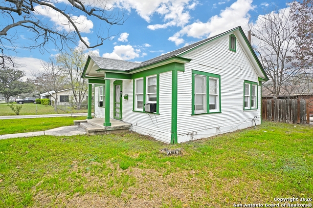 Image 3 of 18 For 968 Cedar E 100