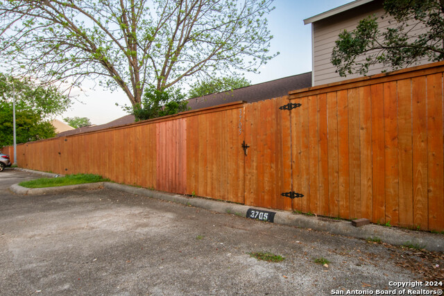 Image 19 of 21 For 9140 Timberpath  3705