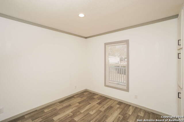 Image 20 of 32 For 193 Live Oaks  3