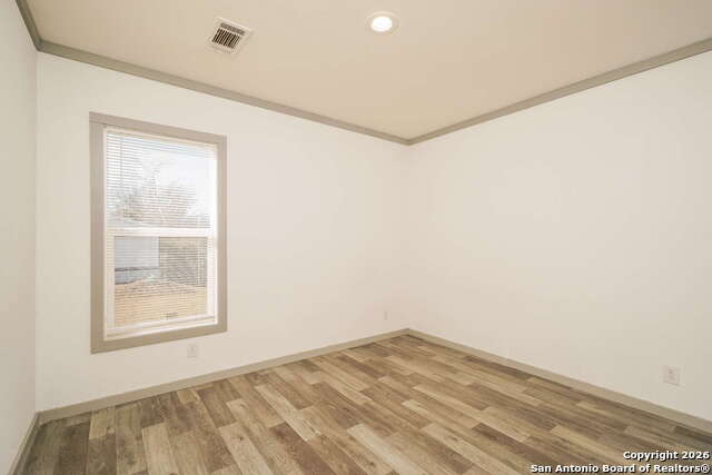 Image 25 of 32 For 193 Live Oaks  3