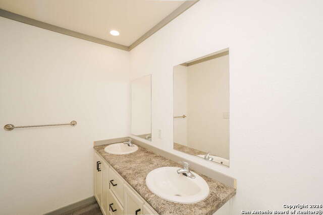 Image 28 of 32 For 193 Live Oaks  3