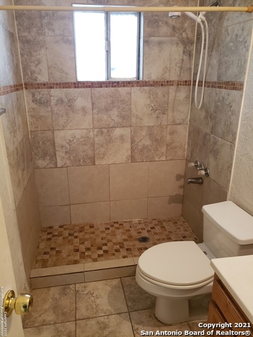 Image 5 of 7 For 634 Hood St  