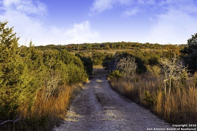 Image 31 of 40 For 13977 Ranch Road 2325