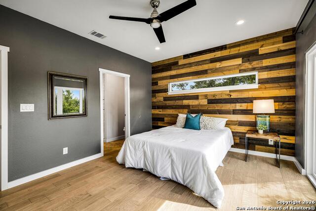 Image 16 of 26 For 1417 Crockett St E