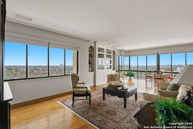 Image 15 of 42 For 4001 New Braunfels N 1206