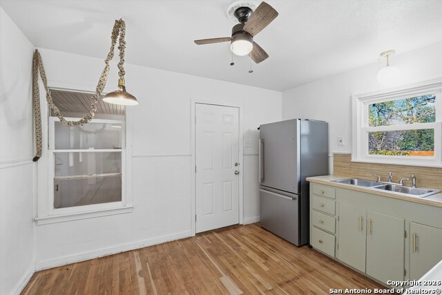 Listing photo id 10 for 507 Willow  