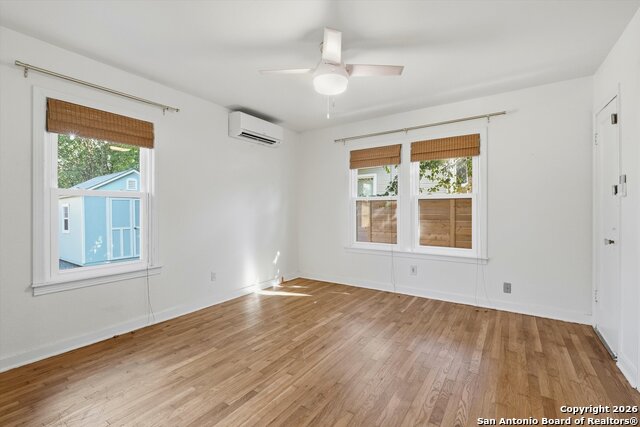 Listing photo id 12 for 507 Willow  