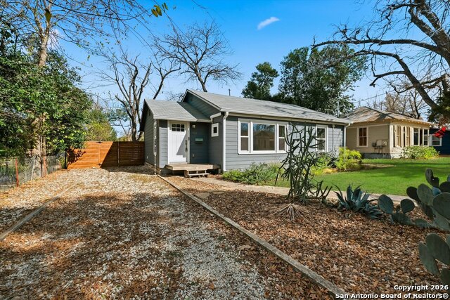 Listing photo id 2 for 507 Willow  