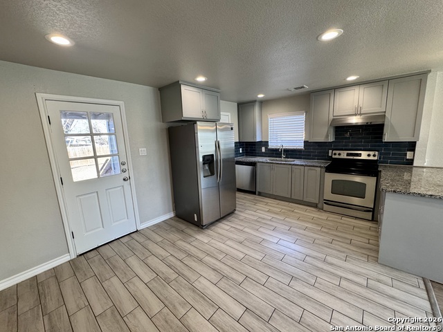 Image 14 of 33 For 627 San Manuel N