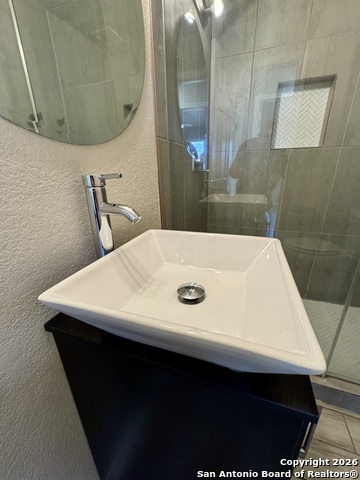 Image 17 of 33 For 627 San Manuel N