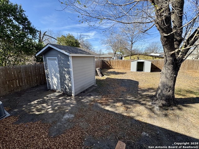 Image 28 of 33 For 627 San Manuel N