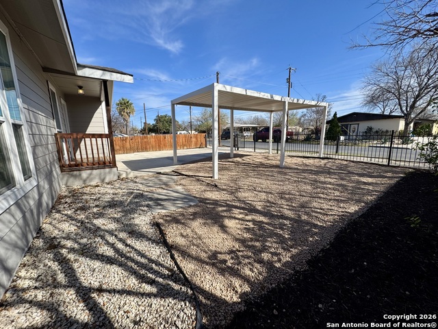 Image 3 of 33 For 627 San Manuel N