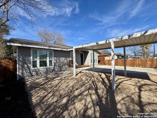 Image 4 of 33 For 627 San Manuel N