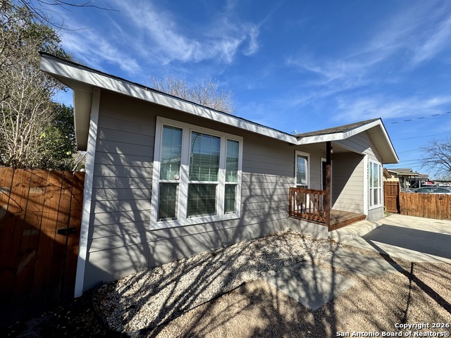 Image 5 of 33 For 627 San Manuel N