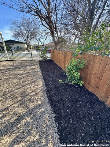 Image 7 of 33 For 627 San Manuel N