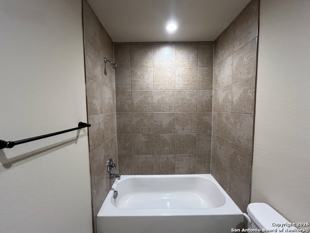 Image 23 of 24 For 6015 Karly Way  103