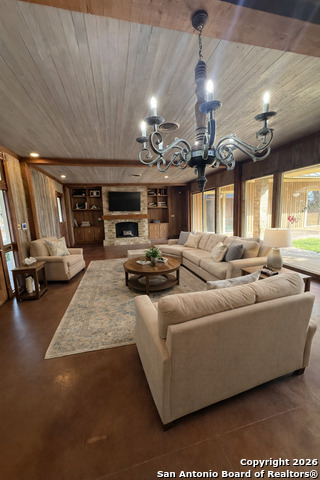 Image 6 of 35 For 1111 Magnolia