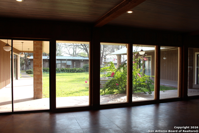 Image 7 of 35 For 1111 Magnolia