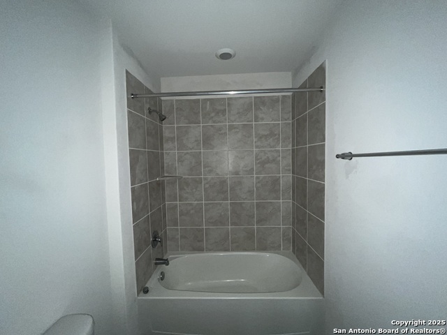 Image 26 of 30 For 324 Middle Green Loop