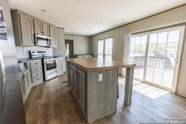 Image 5 of 14 For 181 Viridian View