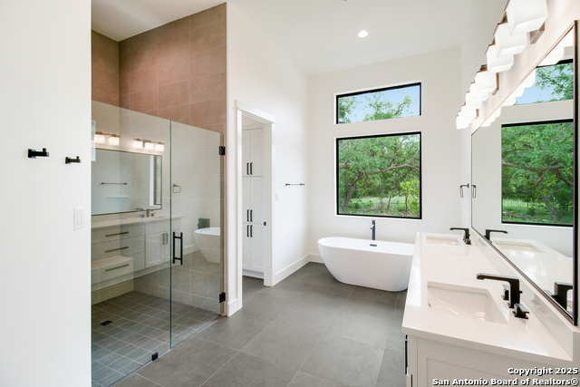 Image 22 of 39 For 430 Arthur Court