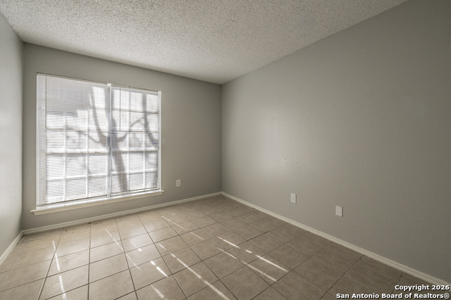 Image 15 of 34 For 7524 Oak Chase